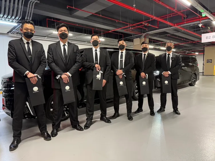 3天護送木村拓哉的保鑣，人手一袋CHANEL。新普利提供