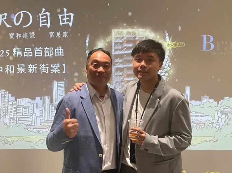 寶和建設總經理張應偉(左)與鑫建築團隊執行長許峻豪。業者提供