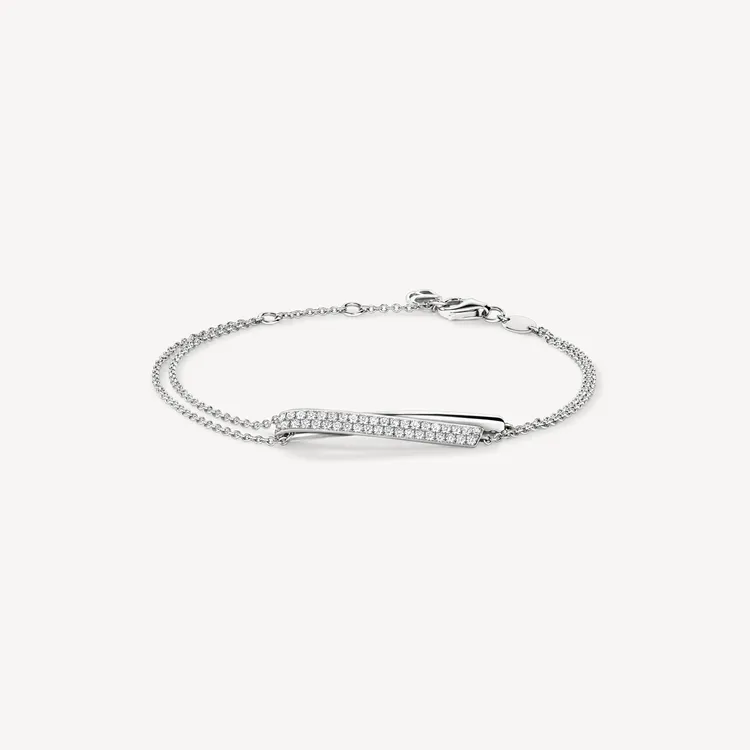 Hearts On Fire INSIDE／OUT Flip白K金鑽石手鍊，鑽石總重約0.25克拉，7萬6000元。品牌提供