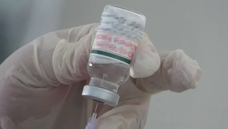 帶狀皰疹疫苗被兩個研究發現可以降低失智發生機率。疫苗示意圖