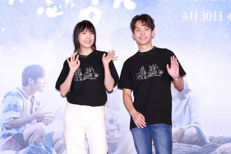 金馬影后鍾雪瑩（左）與吳祉昊盼透過電影讓更多人認識香港手語。圖／華映娛樂提供