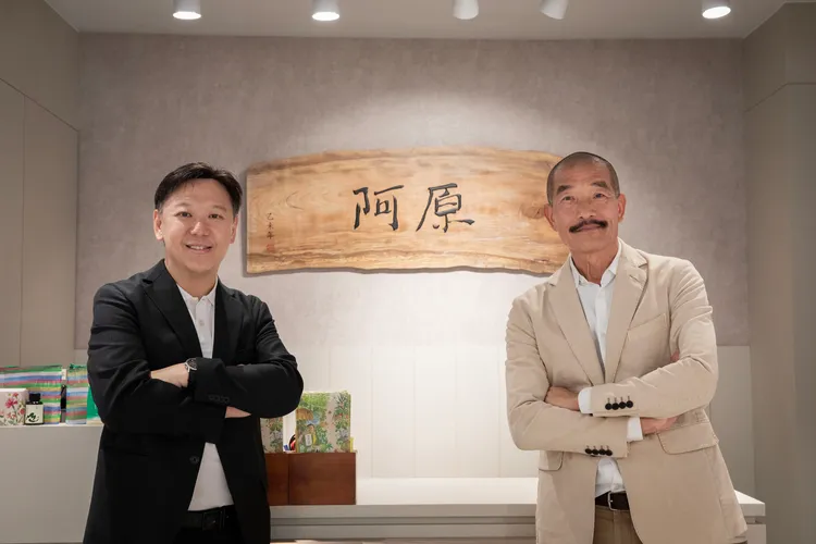 阿原董事長楊尚軒（左）與創辦人江榮原（右）。品牌提供