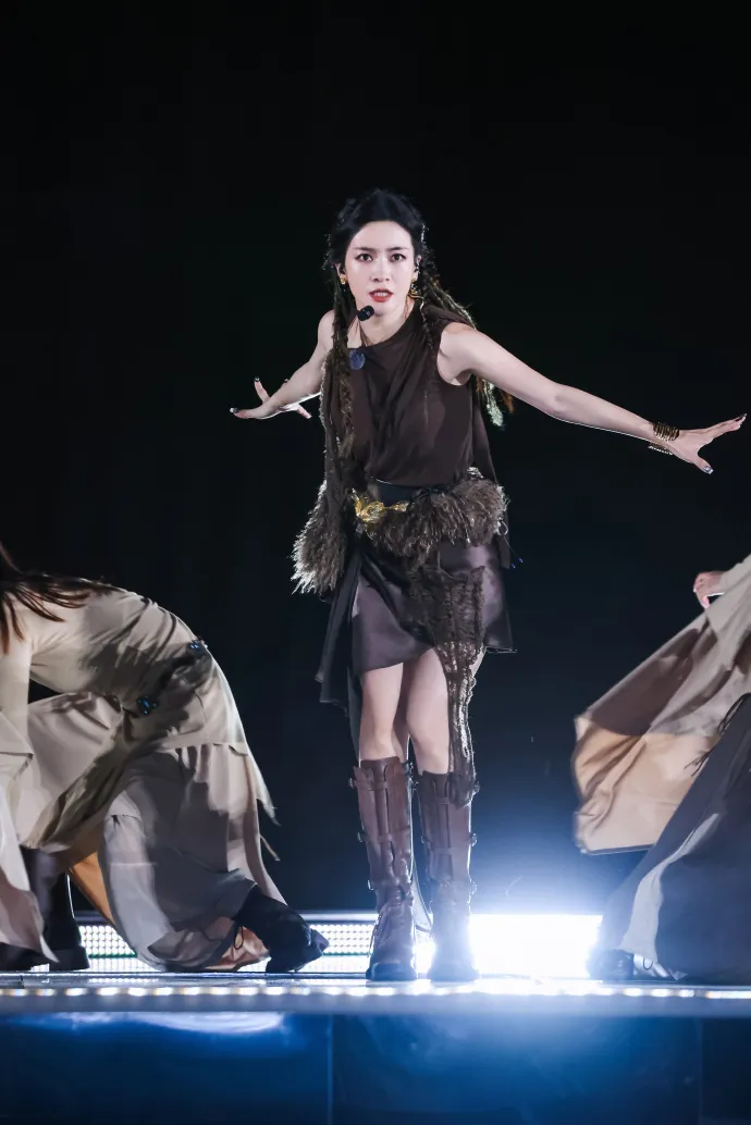 小燕子李晟暫居《浪姐6》人氣冠軍。翻攝《乘風2025》微博