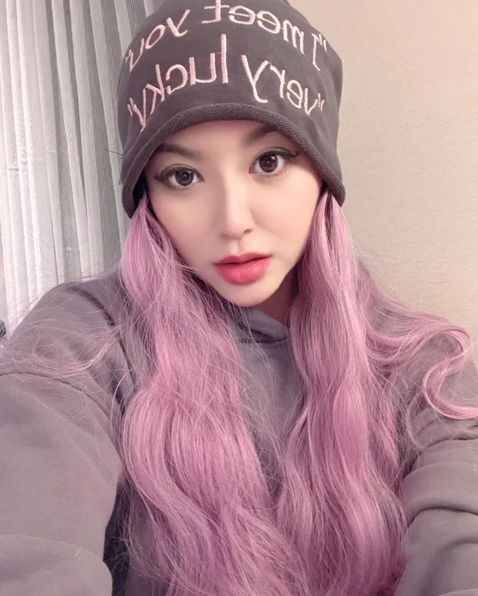 女星李妍瑾之前不時開直播賣貨。翻攝李妍瑾IG
