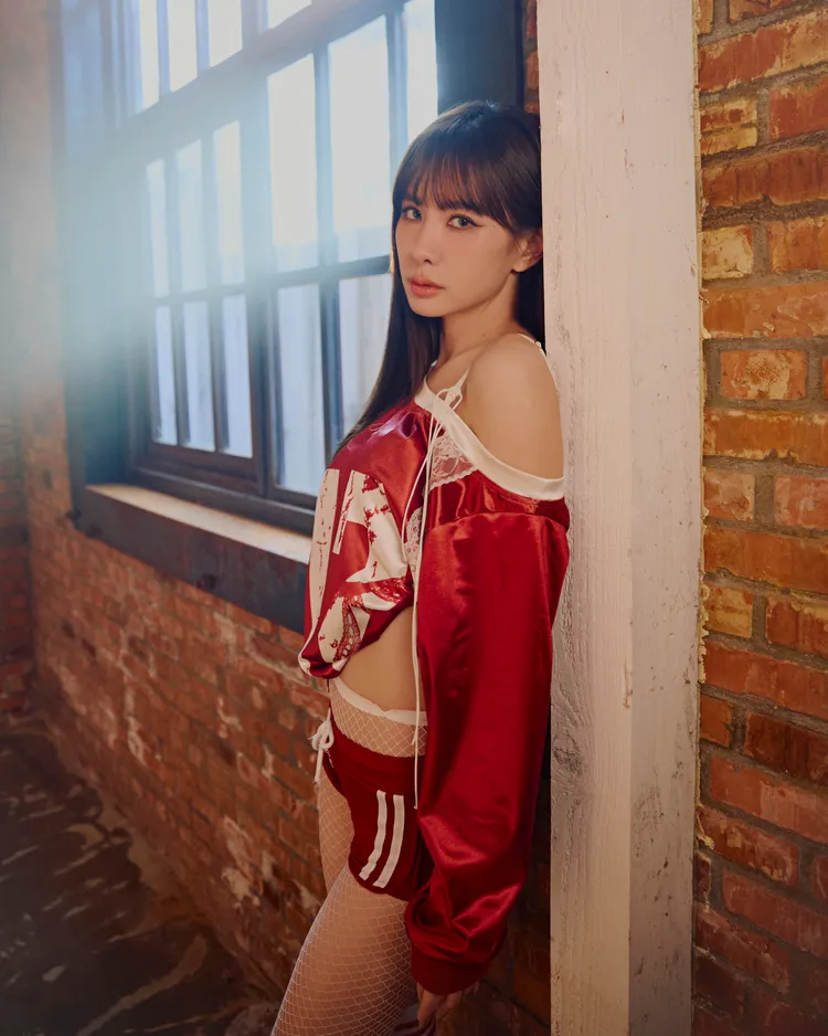 安心亞魅眼勾人。百鴻揚娛樂提供