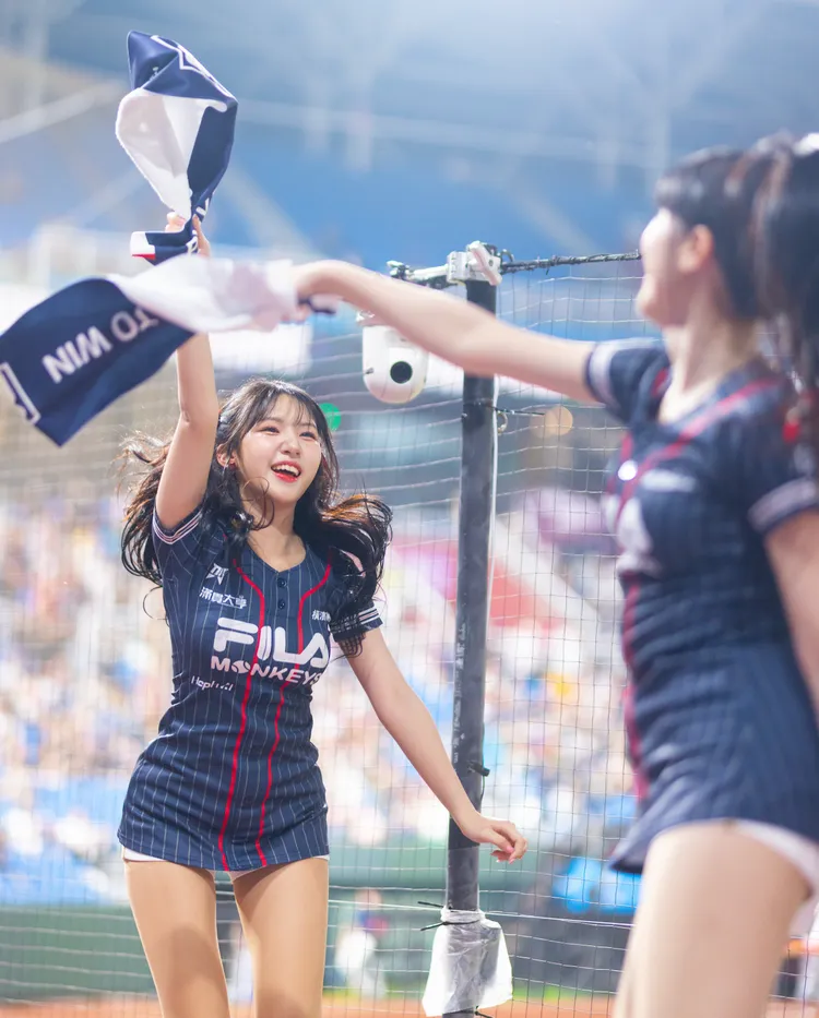 廉世彬和隊友相處融洽。樂天桃猿提供