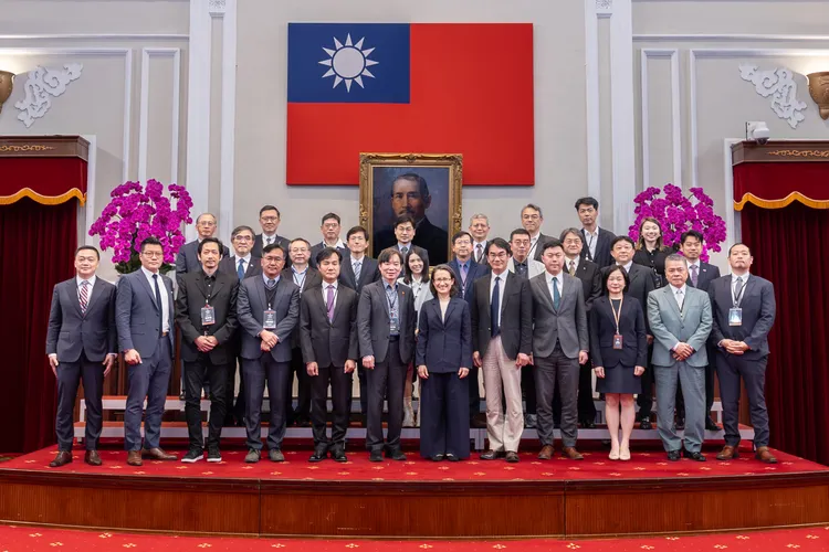 LUXGEN於4月8日受邀進入總統府，由副總統蕭美琴親自接見表彰，成為臺灣車壇數位轉型的典範企業之一。業者提供