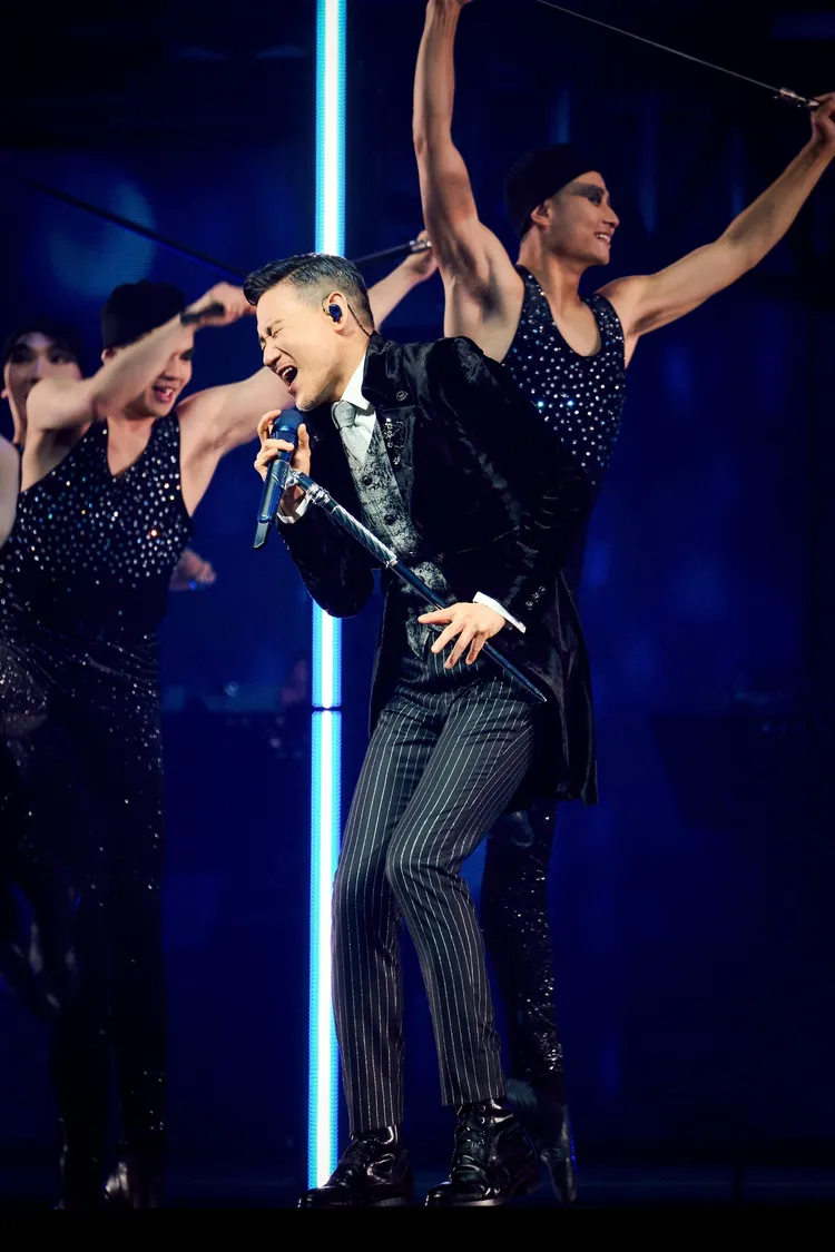 張學友突被粉絲誇帥，手足無措。圖／JDS提供