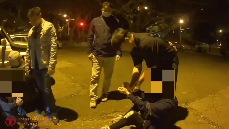 簡姓消防替代役男在市區公園販毒當場被捕。警方提供