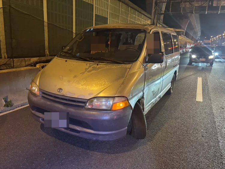 肇事的廂型車。國道警提供