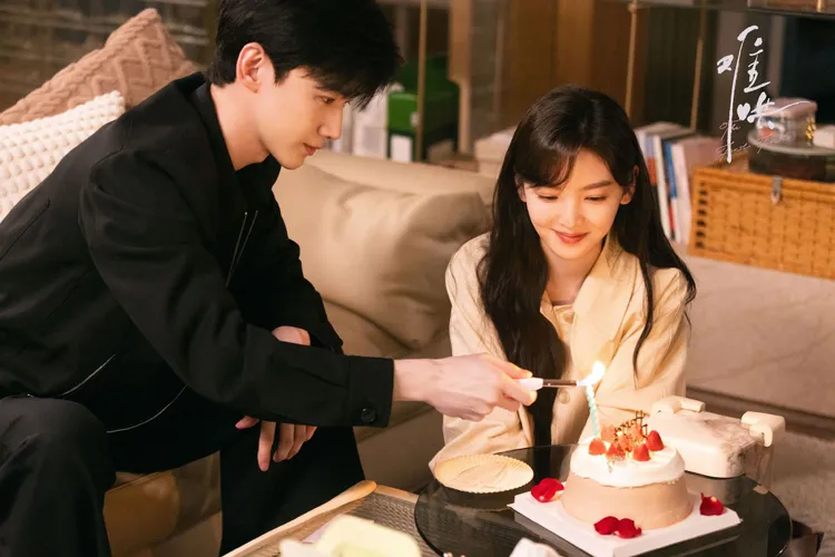 白敬亭與章若楠合演《難哄》圈粉無數。劇照