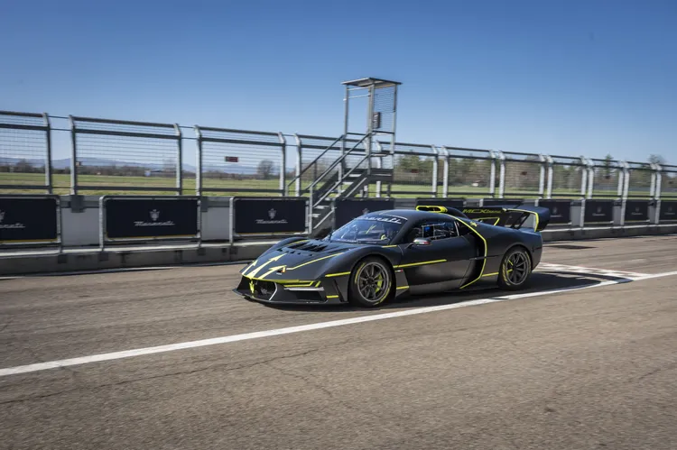 三叉戟品牌史上最強悍的賽道專屬性能傑作，以MC20為基礎開發，搭載由Maserati自主研發並生產的「 Nettuno 海王星」 3.0L V6雙渦輪增壓引擎。業者提供