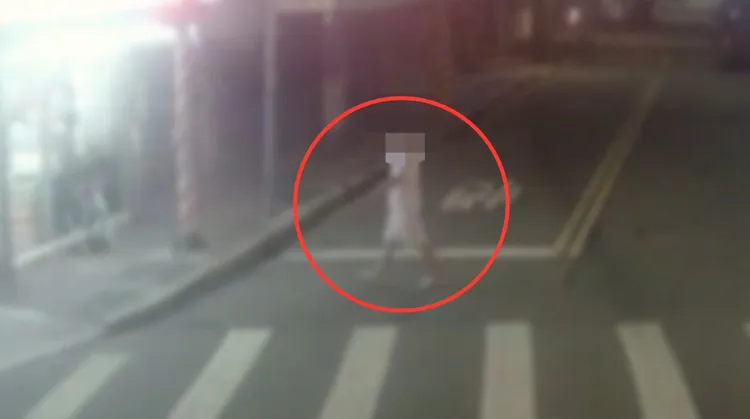 謝姓兇嫌犯案前到住宅旁超商買啤酒，隨後舉槍殺人又自殺。翻攝畫面