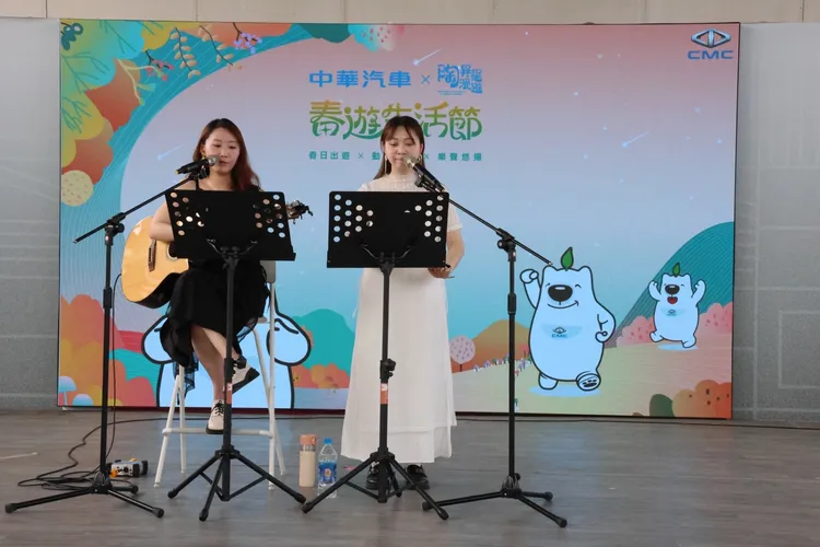 啟動「中華藝術進駐計畫」透過多元形式陪伴同仁貼近藝術 ，蘿蔔腿女孩春遊生活節獻唱。業者提供