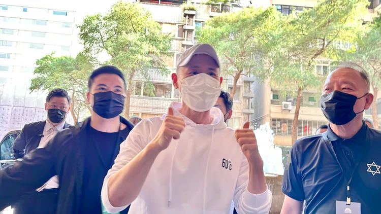 張學友開心比出讚。莊宗達攝