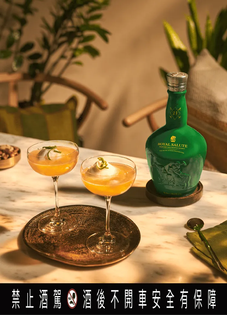 皇家禮炮馬球系列第七代，選擇來自Braeval 與Glen Keith酒廠的初次填裝美國橡木桶，透過特殊烘烤與炙燒製桶雙重工藝。業者提供  