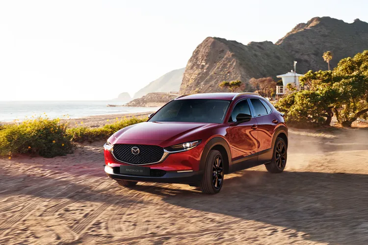 MAZDA3 20S Ace Edition標配LED主動式轉向頭燈及原廠電動尾門。業者提供