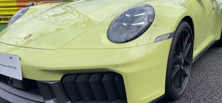 全新911標配20吋前輪與21吋後輪，Carrera GTS更配置加寬的315mm後輪胎。林浩昇攝