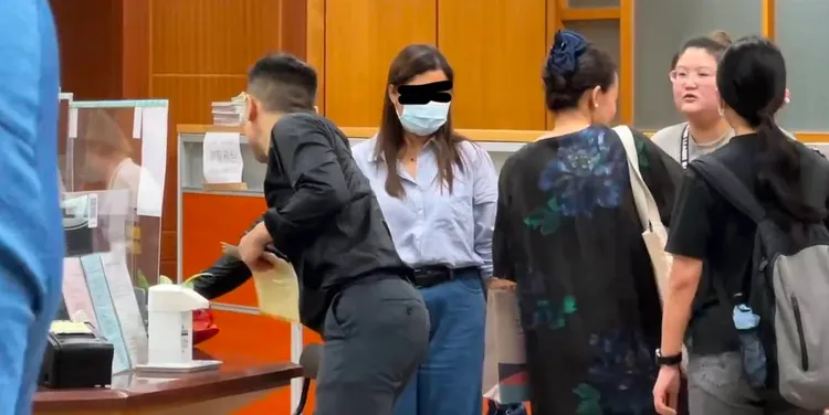 專程自美國來台為剴剴案作證的外籍看護Mia，今天出作證後到北院領證人旅費。讀者提供