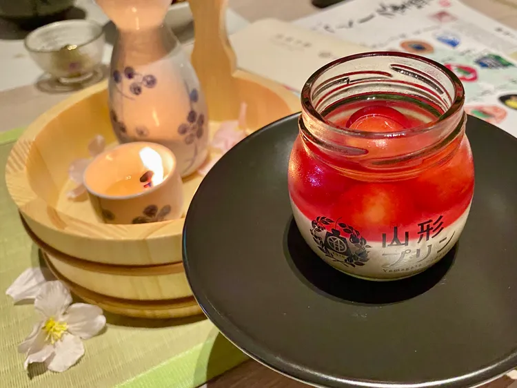 餐後甜點是以山形縣特產櫻桃製成的「櫻桃布丁」。莊偉祺攝