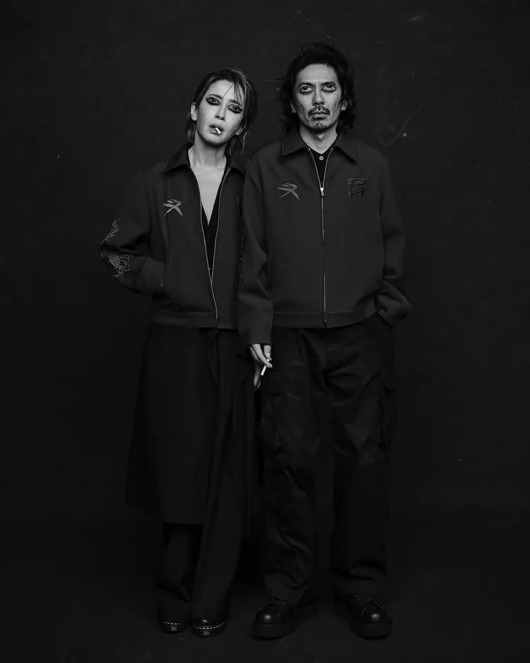 森田剛（右）和宮澤理惠夫妻合體搞怪又帥氣。翻攝WILDSIDE YOHJI YAMAMOTO IG