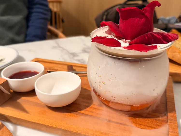 冒煙創意咖啡台北限定款花漾閨蜜。陳揚盛攝