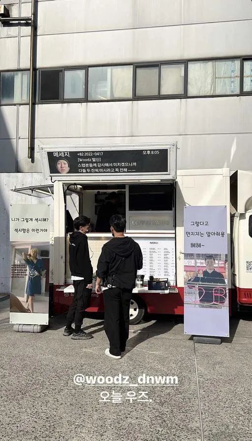 網友發現李鎮浩影片的咖啡車照，跟工作人員分享的WOODZ咖啡車照不謀而合。翻攝IG