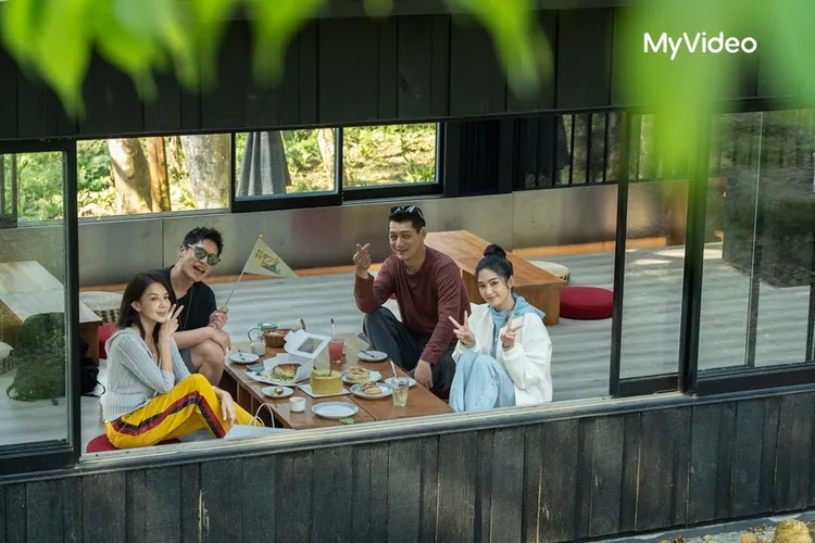 雷嘉汭（右）自曝綜藝迷，許孟哲（左二）現身秒認出。台灣大哥大MyVideo提供