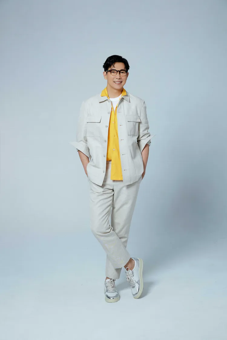 品冠驚遇股災苦中作樂。寬宏藝術提供