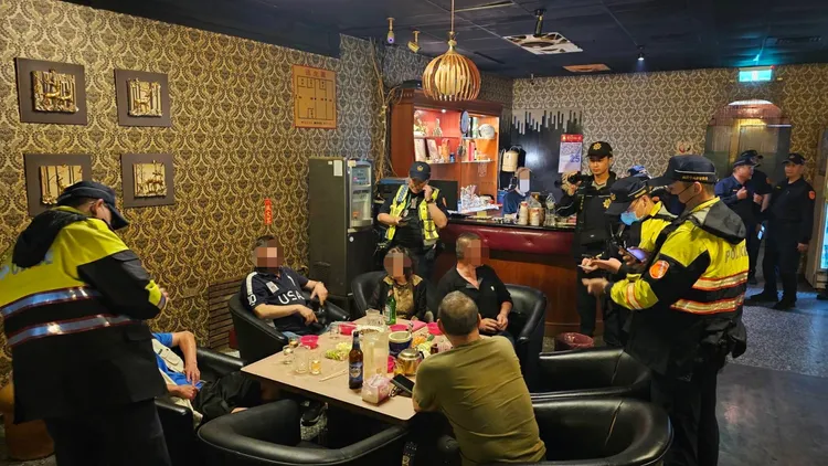 龍潭警方擴大臨檢。龍潭警分局提供