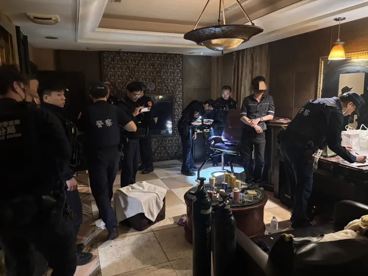 警方前往轄區摩鐵進行擴大臨檢。警方提供