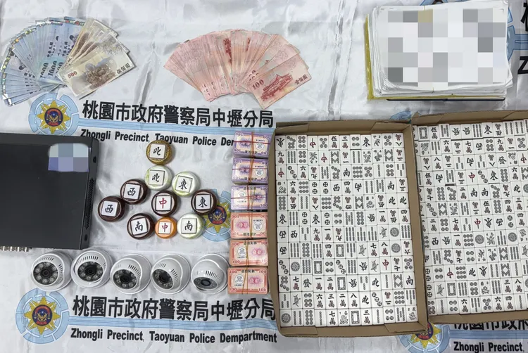 警方破獲職業麻將賭場，查扣賭資、抽頭金及帳冊、麻將、監視器設備等證物。警方提供