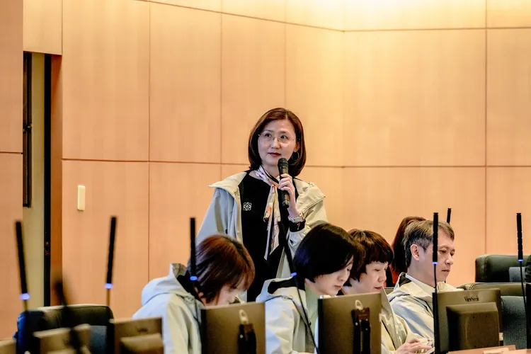 今(2)日市政會議上，新北市文化局長張䕒育進行專題報告，說明新北市美術館開館規劃及系列活動。文化局提供