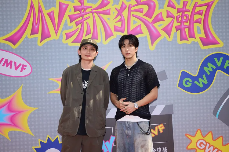 金獎導演殷振豪及婁峻碩站台金狼獎活動。金狼獎執行委員會提供