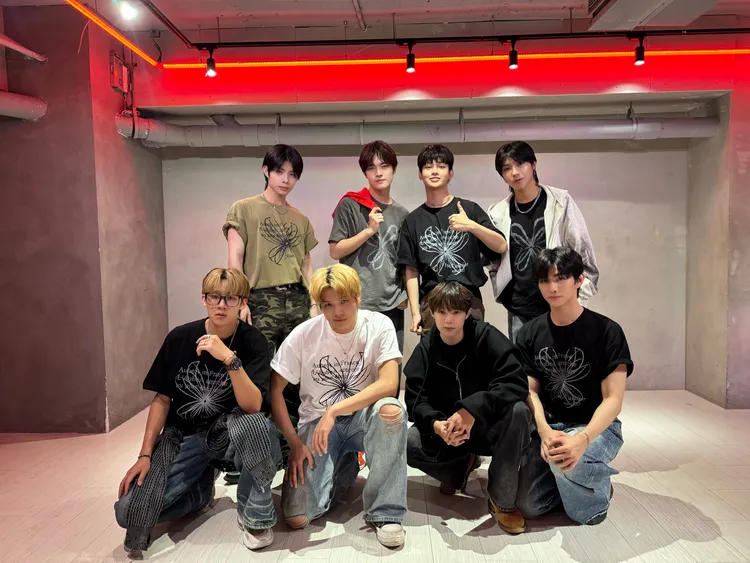 FEniX學弟們驚喜探班。寬宏藝術X華納音樂X踢帕娛樂提供
