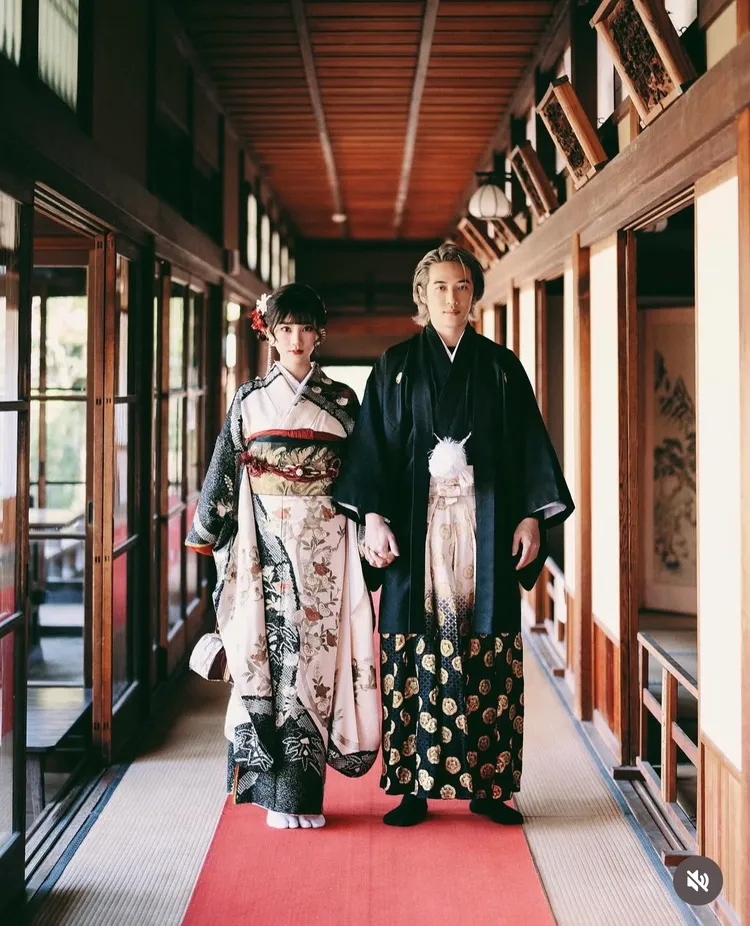 熊仔（右）上月透露在日本閉關中，沒想到竟是養胎中。圖／翻攝IG