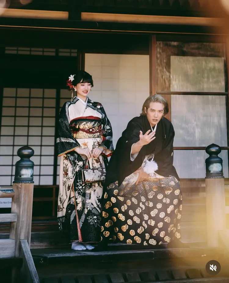 從之前官宣求婚成功的日本婚紗照，到這次日式和服照，可見小倆口非常喜歡日本。圖／翻攝IG
