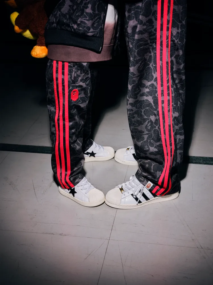 adidas Originals與BAPE推出全新聯名鞋、服飾。品牌提供