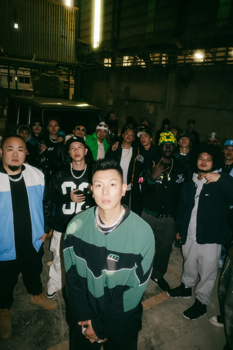 頑童MJ116在新歌《兄弟們要進城》撂兄弟開趴。圖／本色音樂提供