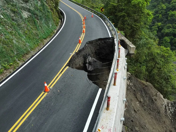 林業保育署宜蘭分署指出，本次塌陷路基長度約15公尺。翻攝照片