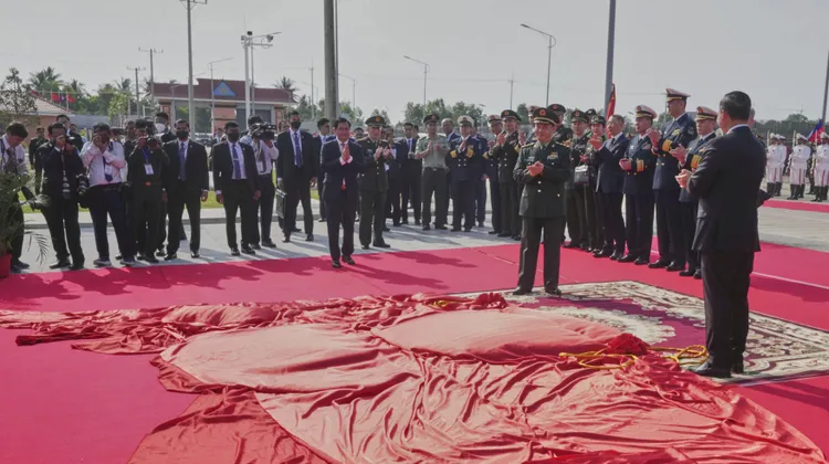 4月2日，中方與柬埔寨才聯合舉辦了雲壤海軍基地落成典禮。美聯社