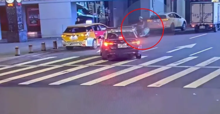 吳男逆向被巡邏車發現。警方提供