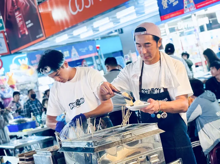 禾浩辰（左）稱讚李李仁是萬能級幫手。華視、三立提供