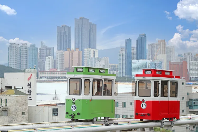 釜山必玩的海雲台天空膠囊、夕陽夜景之旅，4月1日當天買一送一。韓國觀光公社提供