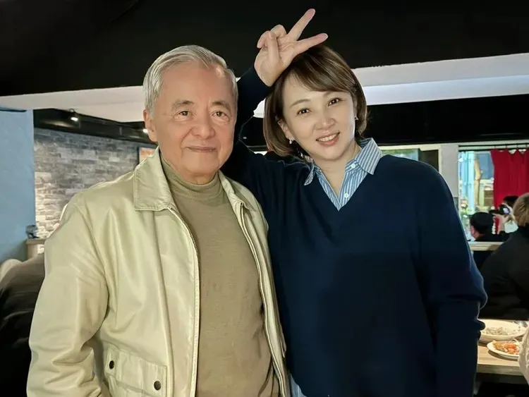 郁方（右）稱公公是「陳家最帥的黑狗兄Michael哥」。翻攝郁方臉書