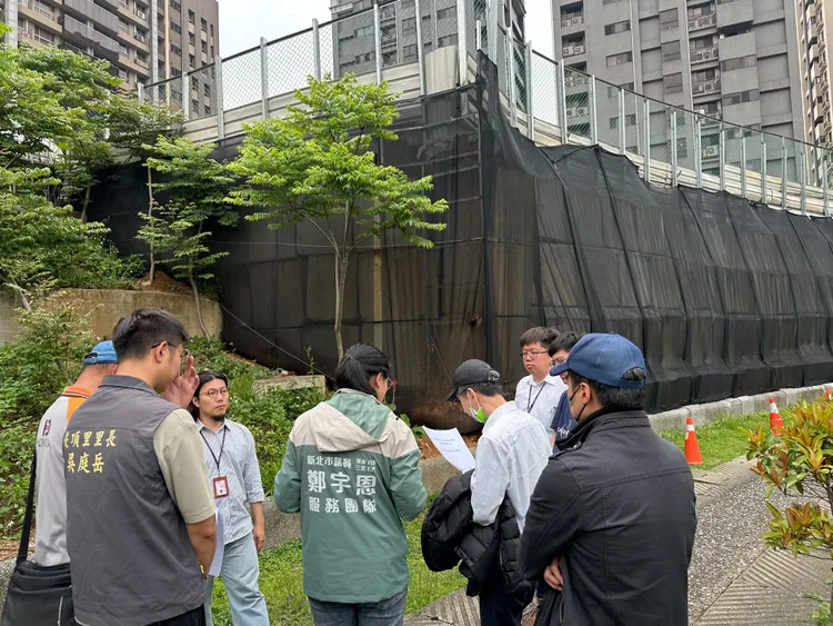 鄭宇恩會勘後要求市府各單位審查。議員服務處提供