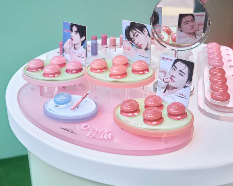 hince冰透蜜糖唇頰膏，470元。品牌提供