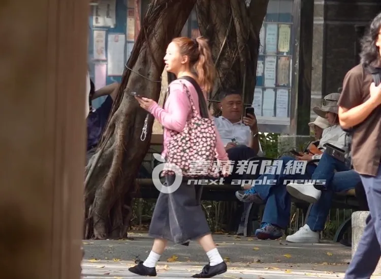 鬼鬼在永康公園拍照玩很久。特勤中心攝