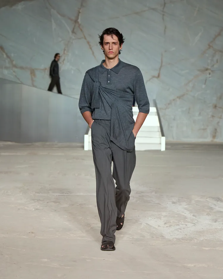 COS 2025年春夏系列。品牌提供