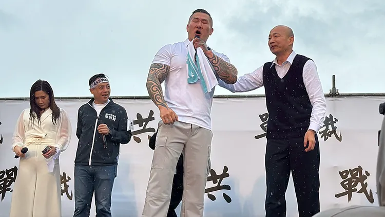 韓國瑜上台為館長打氣。彭欣偉攝